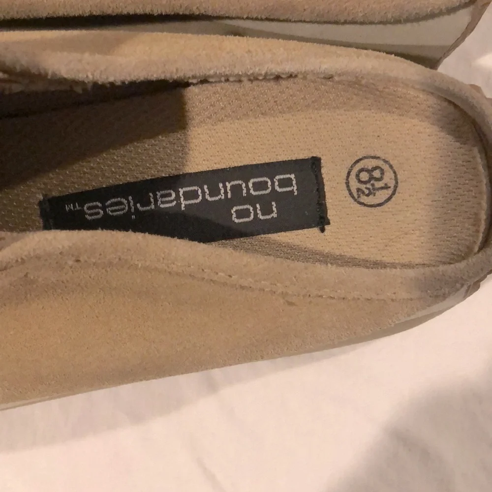 No Boundaries Beige Vintage Platform Canvas Slip on Shoes 8.5